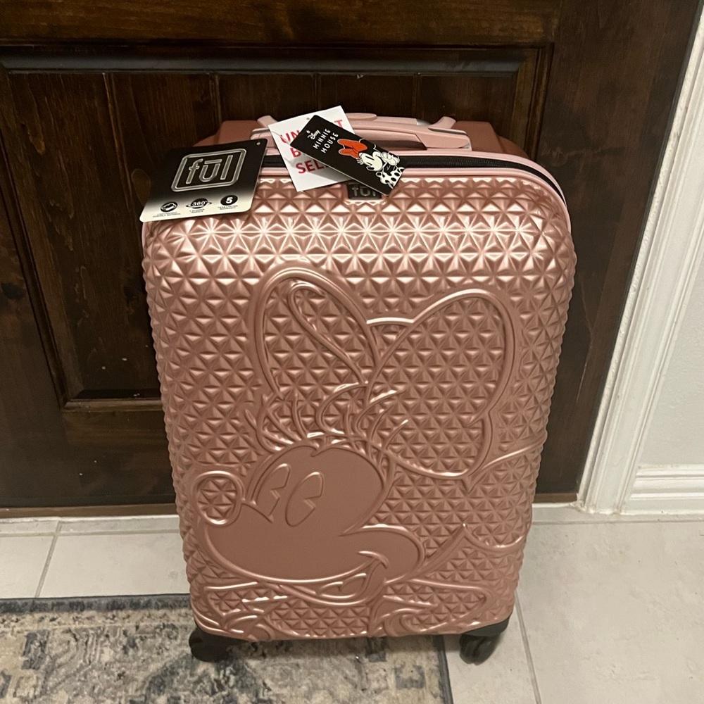 NWT DISNEY ROSE GOLD MINNIE MOUSE MEDIUM 24’ TRAVEL LUGGAGE